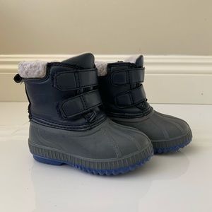 Old Navy snow boots toddlers boys girls size 6